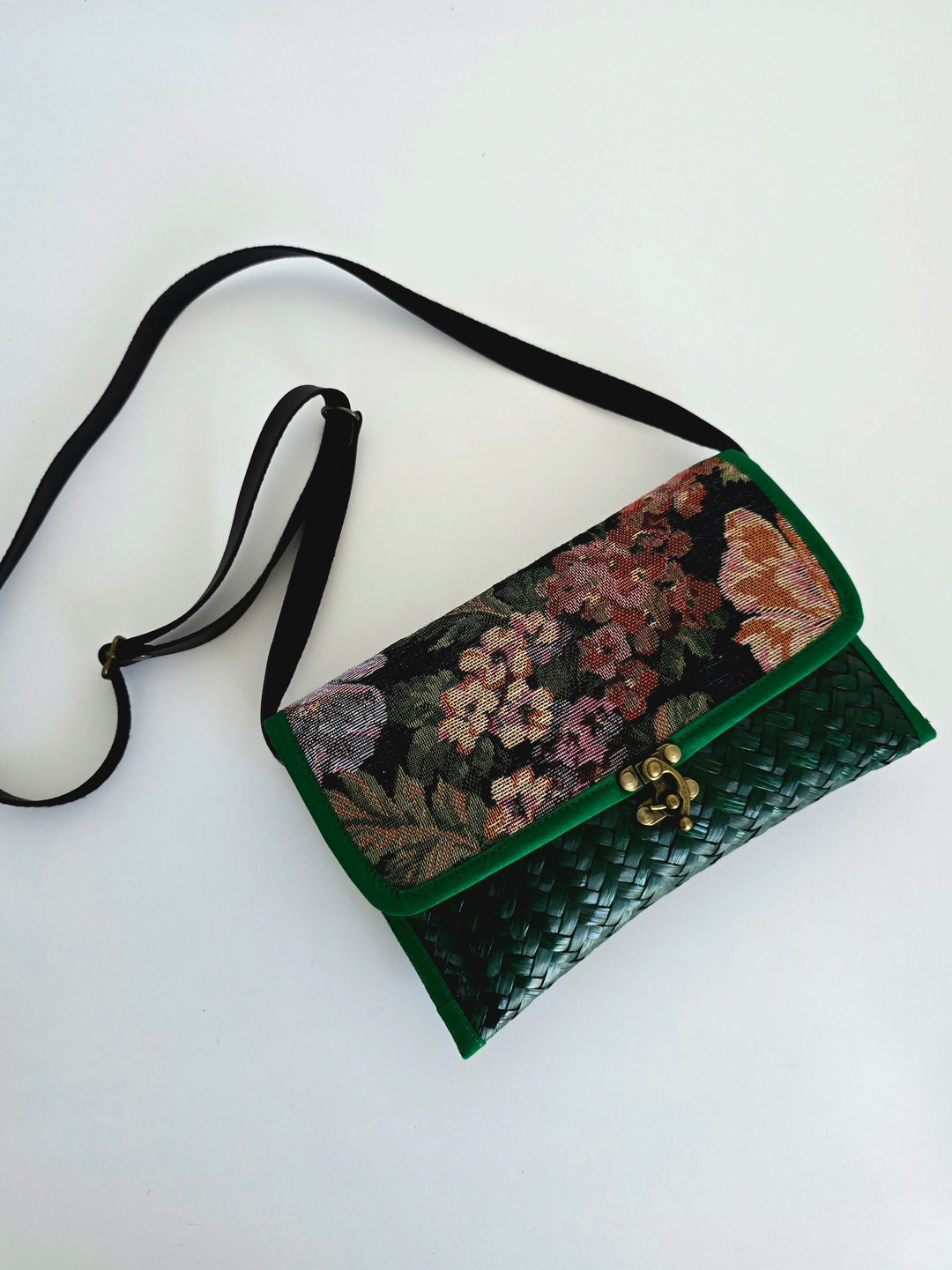 Ravita Clutch