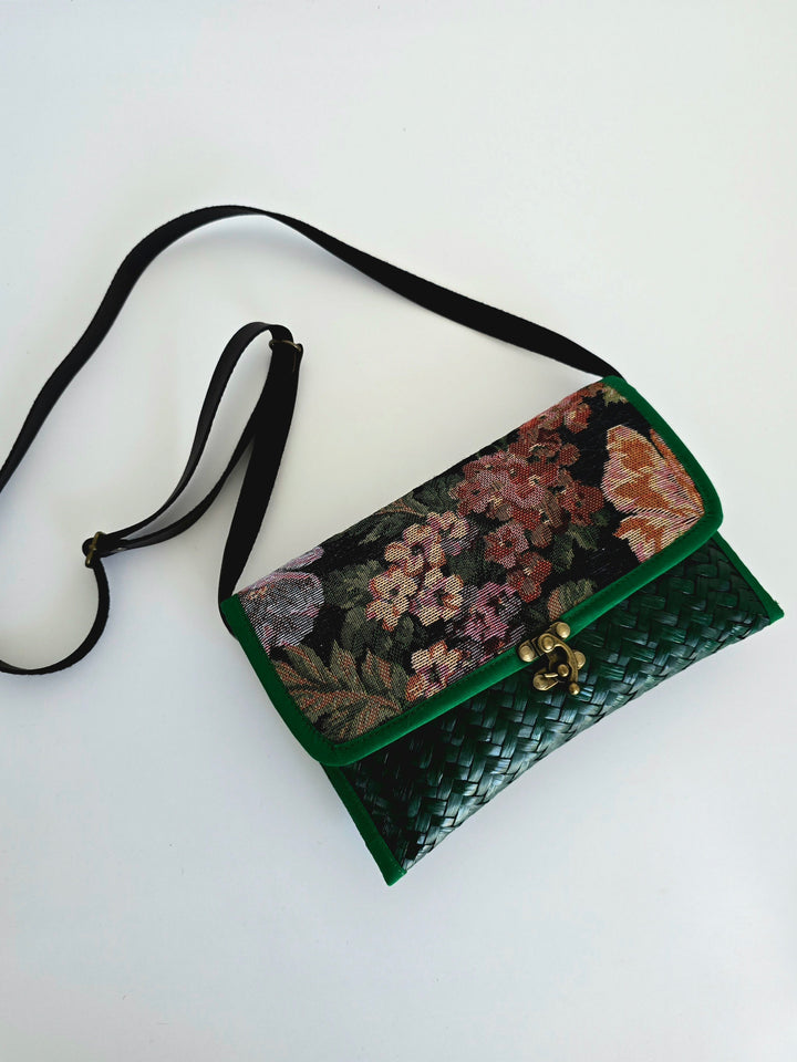 Ravita Clutch