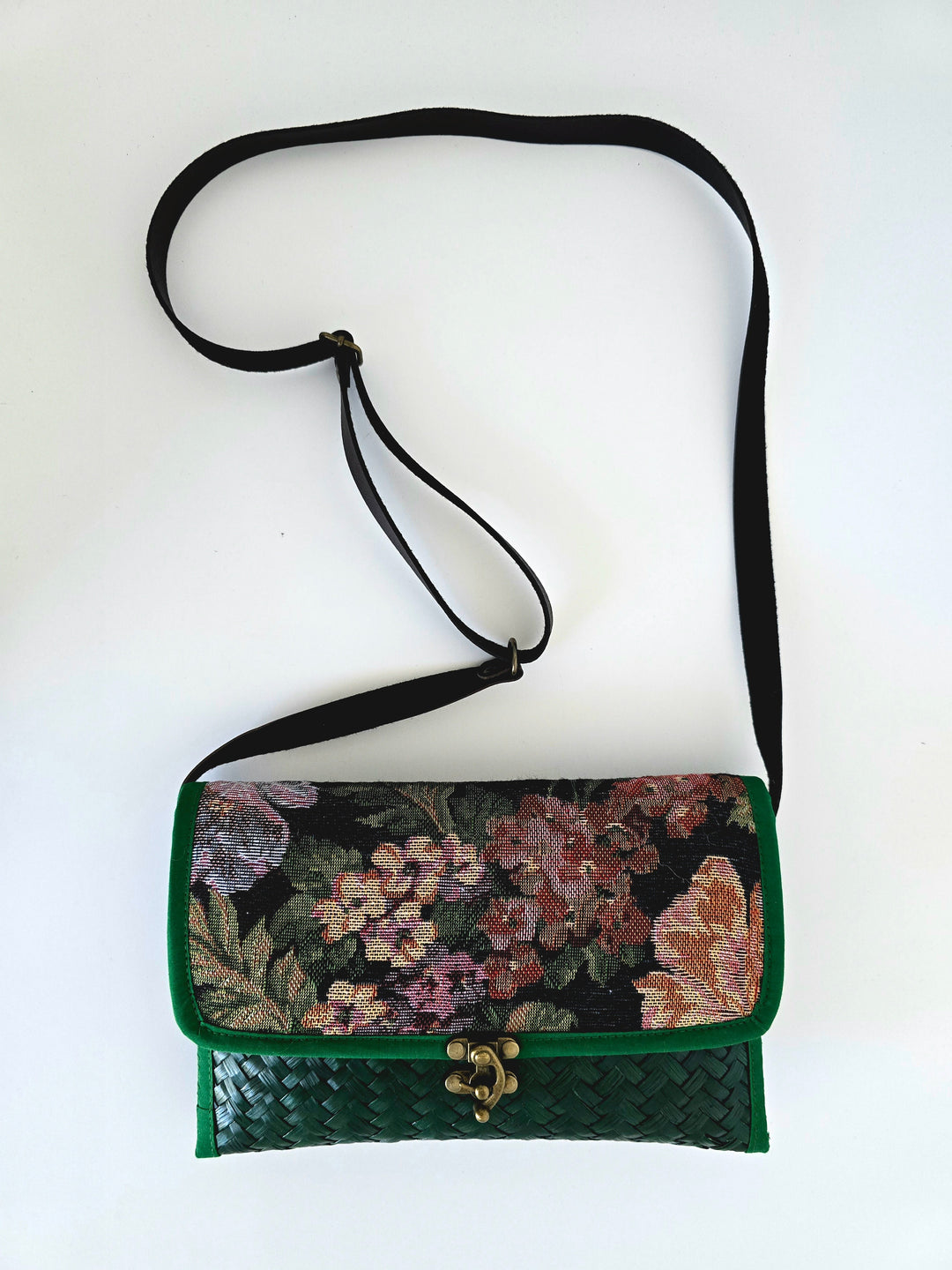 Ravita Clutch