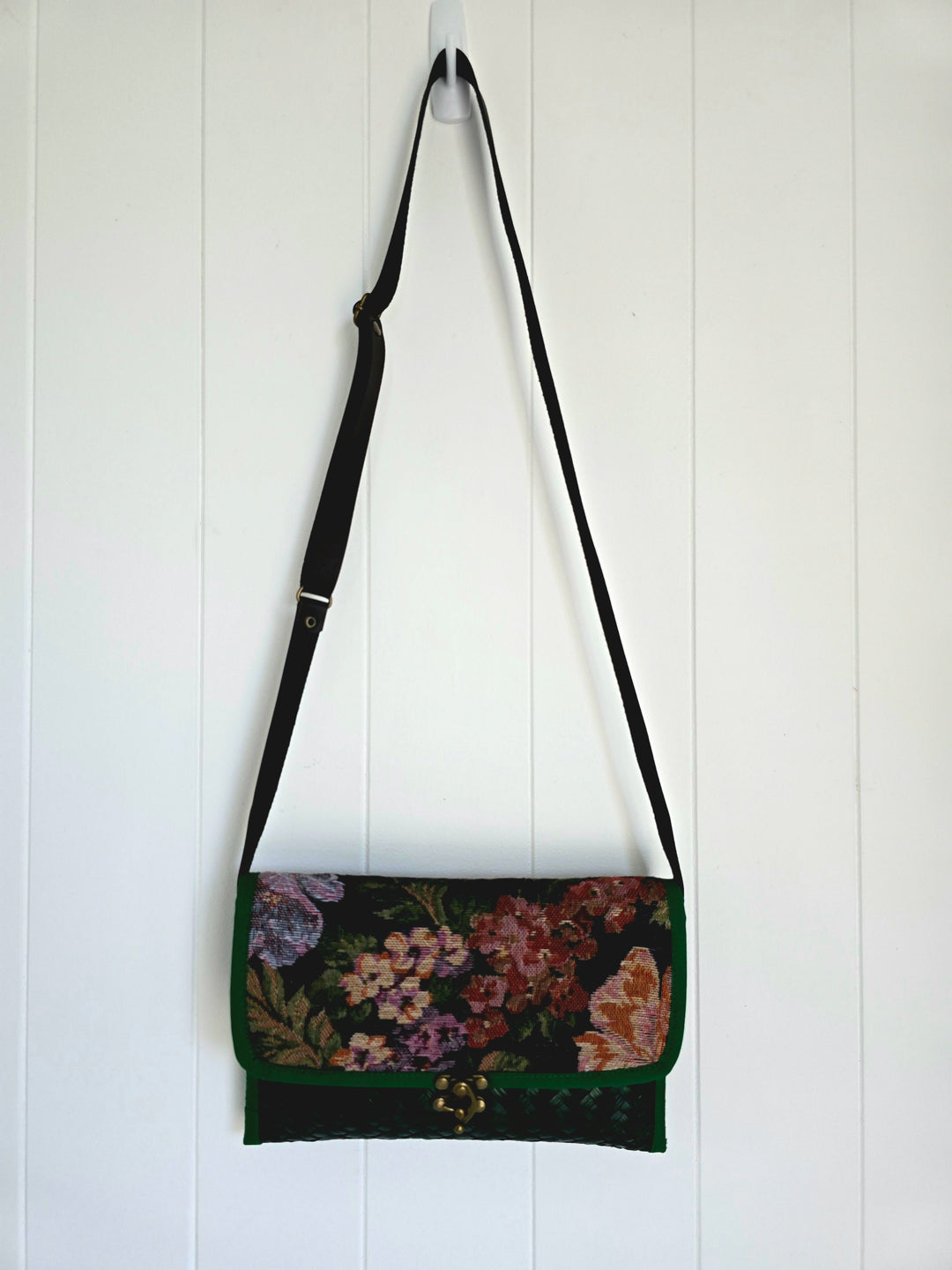 Ravita Clutch Emerald