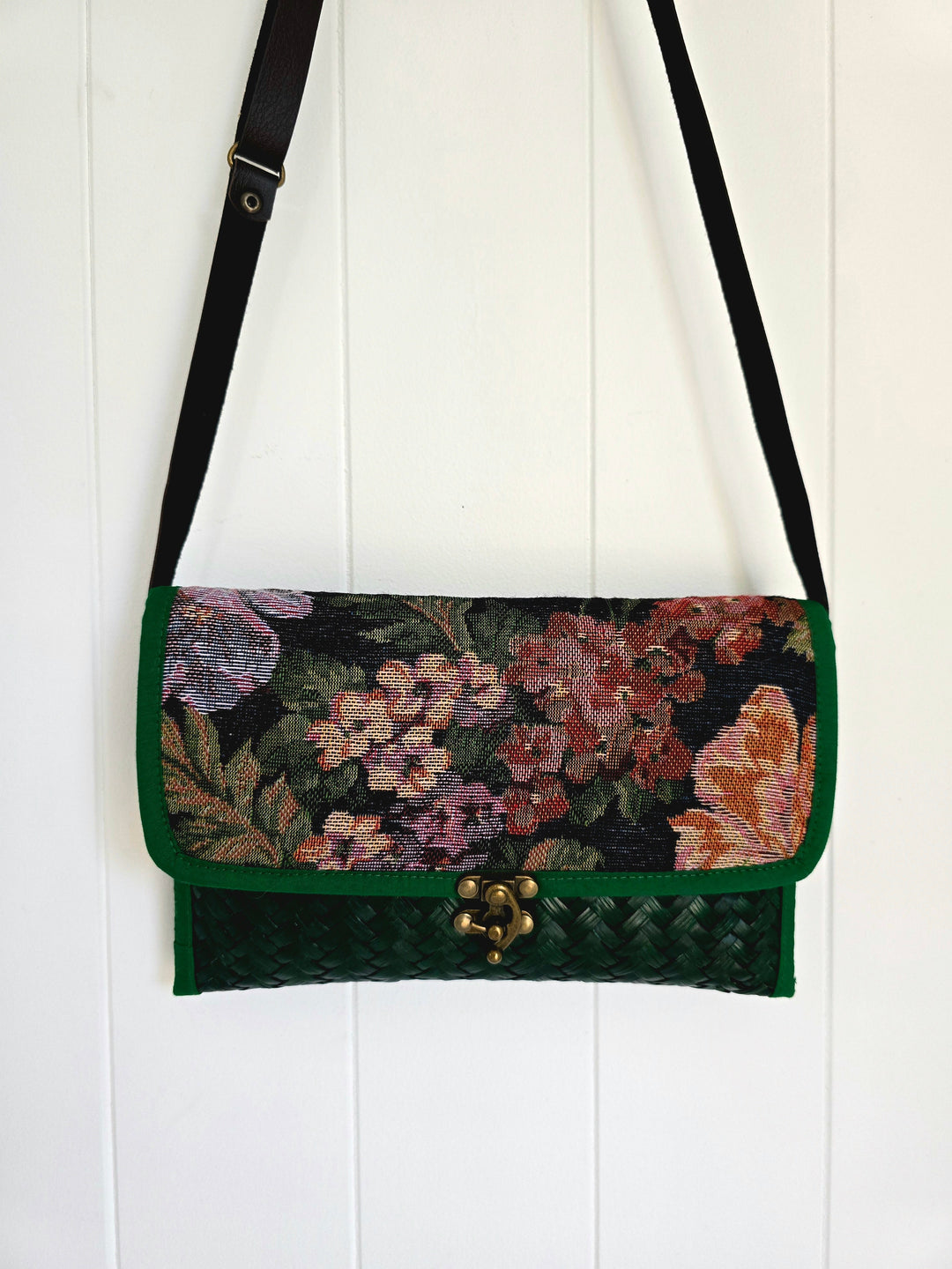 Ravita Clutch