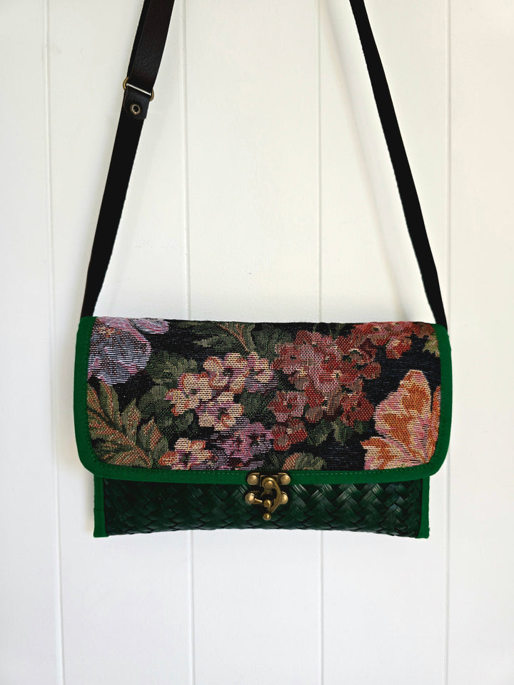 Ravita Clutch
