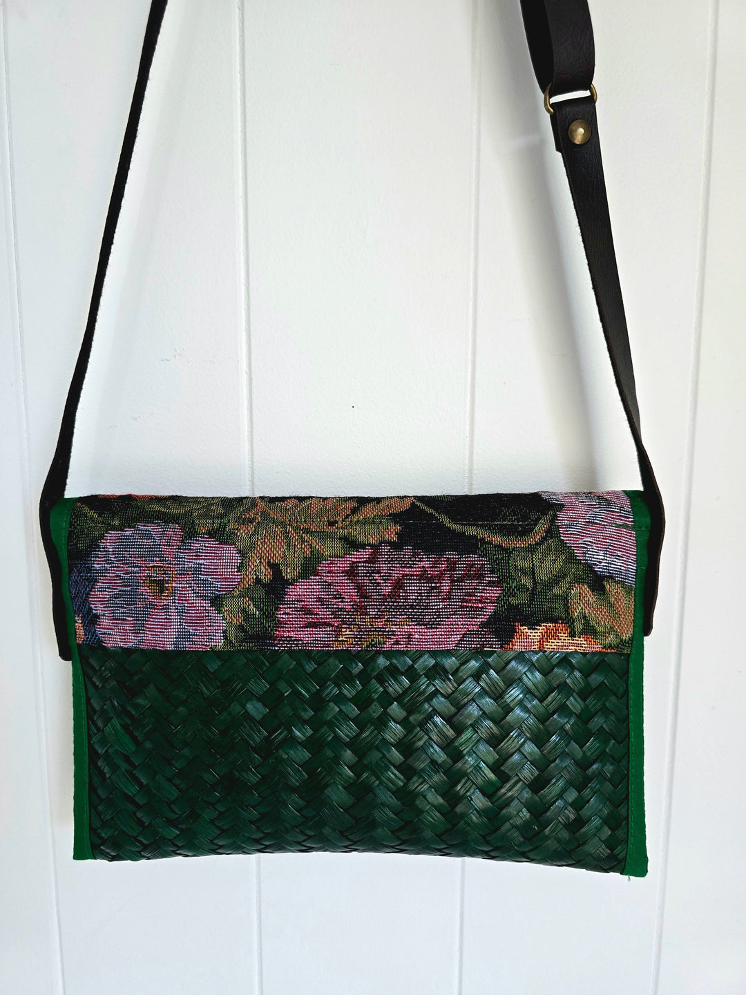 Ravita Clutch